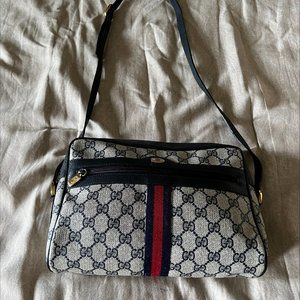 EXCELLENT DEAL! Gucci Vintage Shoulder bag, NO corner wear. Orig dust bag